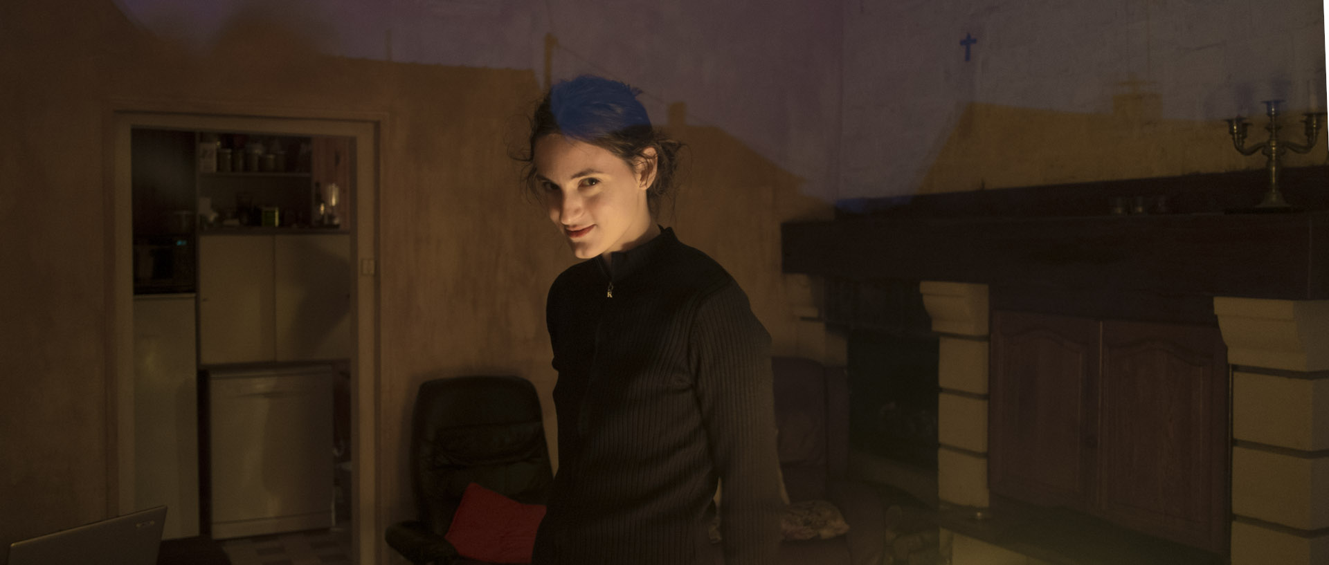 Une femme à la fenêtre / Woman at window Samedi 26 juillet 2014, 22:21, Couin